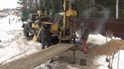 Бурити свердловину на ділянці найкраща вода, прорубати взимку, на дачній, правильно, всередині будинку навпроти (свердловину) Бурити свердловину на ділянці найкраща вода, прорубати взимку, на дачній, правильно, всередині будинку навпроти