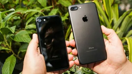 Чим відрізняється iphone 7 чорний (black) від чорного оніксу (jet black) (кольорі чорний онікс) Чим відрізняється iphone 7 чорний (black) від чорного оніксу (jet black)