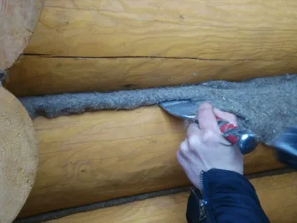 Що застосовується в якості прокладки між брусом в будинках з дерева (як) Що застосовується в якості прокладки між брусом в будинках з дерева
