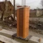 Будівництво паркану з цегли та профнастилу своїми руками - фото і відео установки цегельного