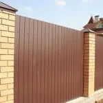 Будівництво паркану з цегли та профнастилу своїми руками - фото і відео установки цегельного