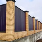 Будівництво паркану з цегли та профнастилу своїми руками - фото і відео установки цегельного