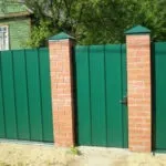 Будівництво паркану з цегли та профнастилу своїми руками - фото і відео установки цегельного