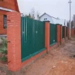 Будівництво паркану з цегли та профнастилу своїми руками - фото і відео установки цегельного