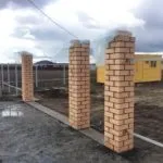Будівництво паркану з цегли та профнастилу своїми руками - фото і відео установки цегельного