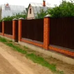 Будівництво паркану з цегли та профнастилу своїми руками - фото і відео установки цегельного