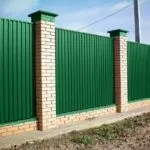 Будівництво паркану з цегли та профнастилу своїми руками - фото і відео установки цегельного