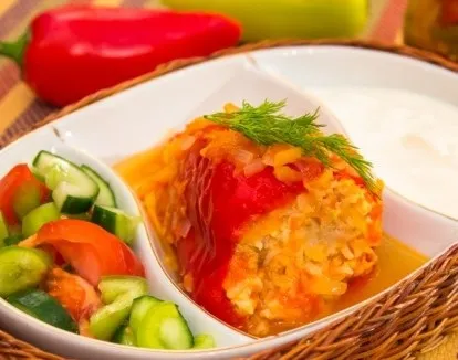 Фарширований перець, тушкований з помідорами - eё підказка - смачні рецепти з фото