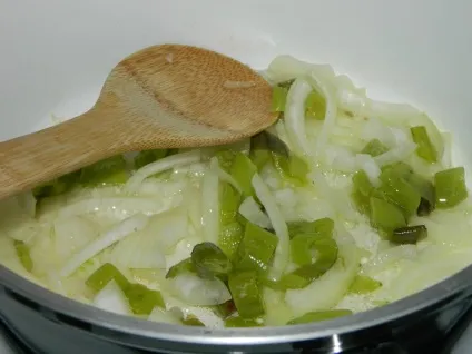 Гриби з куркою, болгарським перцем і помідорами в томатному соусі (гриби з куркою) Гриби з куркою, болгарським перцем і помідорами в томатному соусі