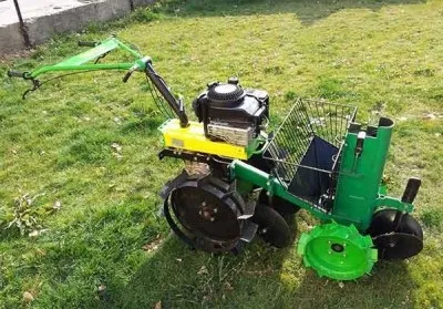 Як робиться посадка картоплі мотоблоком під плуг і картоплесаджалку, motoblok-kultivator (посадка) Як робиться посадка картоплі мотоблоком під плуг і картоплесаджалку, motoblok-kultivator