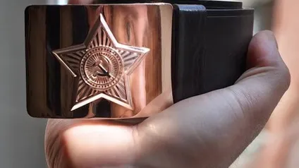 Як чистити бляху в армії пастою гої, призовник солдат (як чистити бляху в армії) Як чистити бляху в армії пастою гої, призовник солдатів