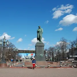 За товариський прогулянка по головній вулиці Москви (москви) За товариський прогулянка по головній вулиці Москви