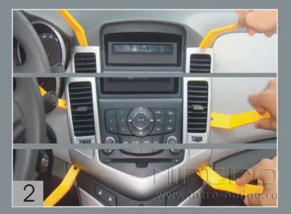 Покрокова інструкція по установці головного пристрою на chevrolet cruze (2009 - 2012) - intro (Відкрутіть гвинти фіксують) Покрокова інструкція по установці головного пристрою на chevrolet cruze (2009 - 2012) - intro