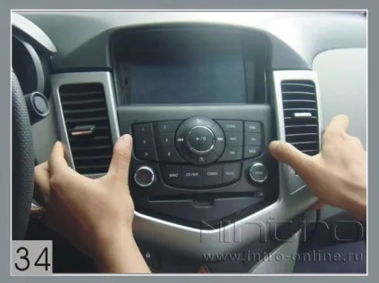 Покрокова інструкція по установці головного пристрою на chevrolet cruze (2009 - 2012) - intro (Відкрутіть гвинти фіксують) Покрокова інструкція по установці головного пристрою на chevrolet cruze (2009 - 2012) - intro