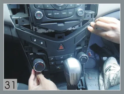 Покрокова інструкція по установці головного пристрою на chevrolet cruze (2009 - 2012) - intro (панель рукавички відділення) Покрокова інструкція по установці головного пристрою на chevrolet cruze (2009 - 2012) - intro
