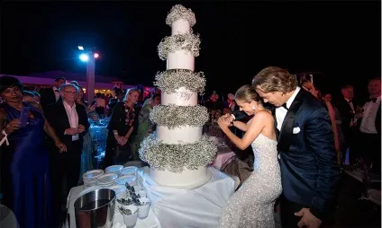 Якою була весілля вікторії Сваровськи плаття з кристалами swarovski вагою 46 кг і інші деталі, (плаття) Якою була весілля вікторії Сваровськи плаття з кристалами swarovski вагою 46 кг і інші деталі,