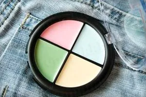 Як користуватися коректором для обличчя як наносити (сухий, жирний і зелений), як застосовувати палітру (користуватися) Як користуватися коректором для обличчя як наносити (сухий, жирний і зелений), як застосовувати палітру