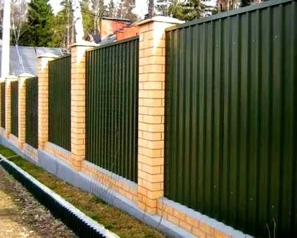 Як поставити паркан на нерівному ділянці з ухилом - легка справа (ділянці) Як поставити паркан на нерівному ділянці з ухилом - легка справа