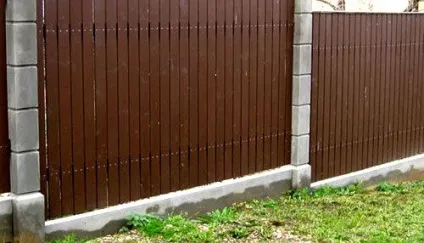 Як поставити паркан на нерівному ділянці з ухилом - легка справа (паркан) Як поставити паркан на нерівному ділянці з ухилом - легка справа