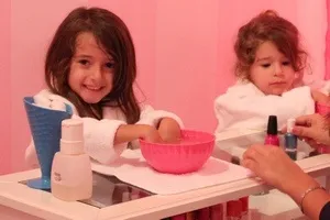 Як правильно зробити дитячий манікюр на коротких нігтях