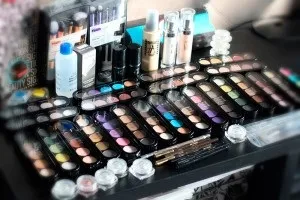 Як правильно зберігати, використовувати і доглядати за косметикою (поради і правила) Як правильно зберігати, використовувати і доглядати за косметикою