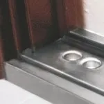 Як зробити поріг вхідних дверей