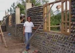 Як зробити паркан з пластикових пляшок своїми руками (паркан із пластикових пляшок своїми руками) Як зробити паркан з пластикових пляшок своїми руками