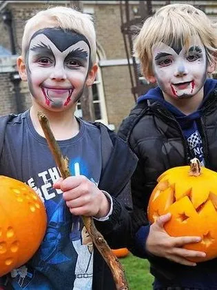 Свято Хеллоуїн в Англії як відзначають день всіх святих по англійських традицій (відзначають) Свято Хеллоуїн в Англії як відзначають день всіх святих по англійських традицій