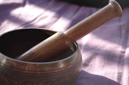 Співаючі чаші для очищення життя і простору, вітер і вода (співаючі) Співаючі чаші для очищення життя і простору, вітер і вода
