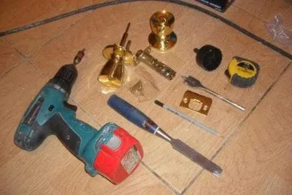 Як врізати замок в металеві двері своїми руками - відео інструкція по установці (замок) Як врізати замок в металеві двері своїми руками - відео інструкція по установці