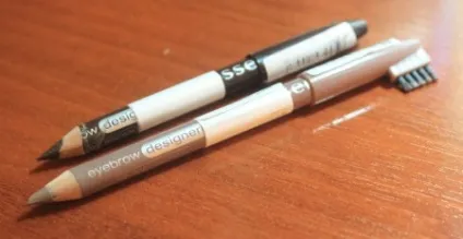 Олівець для брів essence тіні у вигляді олівця eyebrow designer відтінків - brown - і - blonde, (essence) Олівець для брів essence тіні у вигляді олівця eyebrow designer відтінків - brown - і - blonde,