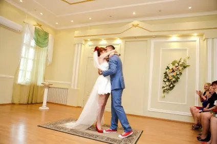 Кеди замість туфель для нареченої на весілля з рубрики весільна мода - свадьбаліст все про весілля! (Замість) Кеди замість туфель для нареченої на весілля з рубрики весільна мода - свадьбаліст все про весілля!