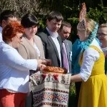 Корінням дерево сильно