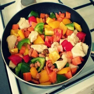 Курка по-китайськи з овочами - рецепт - howcooktasty - як готувати смачно!