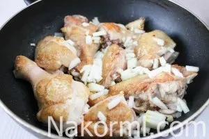 Курка в сметанному соусі на сковороді рецепт з фото, секрети господині (сковороді) Курка в сметанному соусі на сковороді рецепт з фото, секрети господині