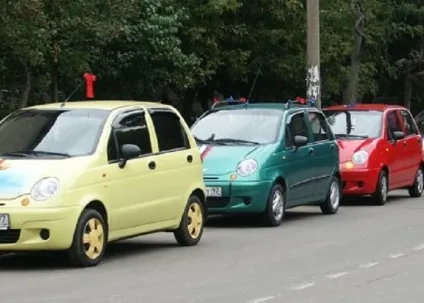 Лімузин на весілля яке авто вибрати (лімузин весілля прокат авто кабріолет замовлення недорогий Київ замовлення відгук весільний прокат оренда прикраса) Лімузин на весілля яке авто вибрати
