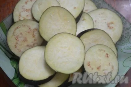 Макарони з баклажанами і помідорами - рецепт з фото (Смажити кришкою хвилин помішуючи) Макарони з баклажанами і помідорами - рецепт з фото