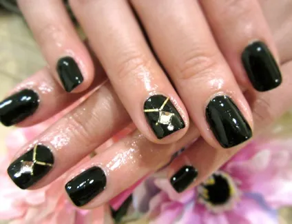 Манікюр під чорне плаття 20 фото стильних ідей (фото) Манікюр під чорне плаття 20 фото стильних ідей