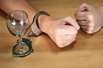 причини алкоголізму