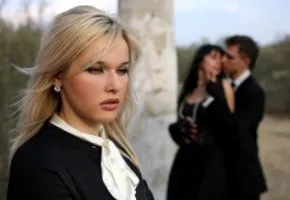 Чоловік спілкується, спить, змінює з колишньою дружиною що робити (колишньої) Чоловік спілкується, спить, змінює з колишньою дружиною що робити