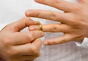 Чоловік спілкується, спить, змінює з колишньою дружиною що робити (чоловік спілкується спить змінює з колишньою дружиною) Чоловік спілкується, спить, змінює з колишньою дружиною що робити