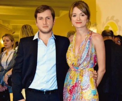 Надя Михалкова з чоловіком і дітьми, stodam (Михалкова) Надя Михалкова з чоловіком і дітьми, stodam