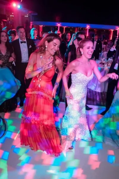 Спадкоємиця імперії swarovski вийшла заміж в сукні вагою 46 кг (плаття) Спадкоємиця імперії swarovski вийшла заміж в сукні вагою 46 кг