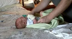 Новонароджена дитина в будинку