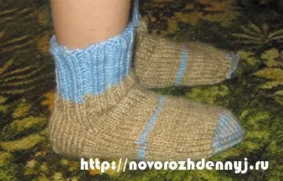 Шкарпетки зв'язати для 3 х місячної дитини (верблюжий ангорочной пряжі) Шкарпетки зв'язати для 3 х місячної дитини
