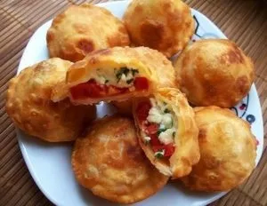 Шалені пиріжки бомбочки з помідорами і сиром (помідорами) Шалені пиріжки бомбочки з помідорами і сиром