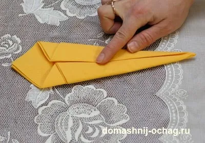 Орігамі лебідь з серветки