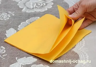 Орігамі лебідь з серветки