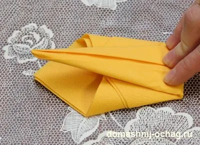 Орігамі лебідь з серветки