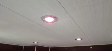 Оздоблення стелі панелями мдф
